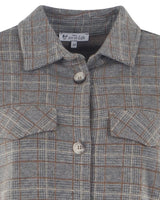 Kariertes Flanellhemd mit Button-Down-Kragen und Tasche, grau und braun gemustert.