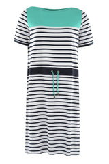 Gestreiftes Kleid mit blaugrünen Akzenten und Kordelzug in der Taille, wahrscheinlich aus Baumwolle oder Polyestergemisch.