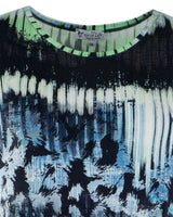 Tie-Dye-T-Shirt mit grünen und blauen Farbtönen, aus Baumwolle.