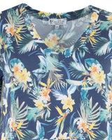 Marineblaue Bluse mit tropischem Blumendruck, kurzen Ärmeln und V-Ausschnitt.