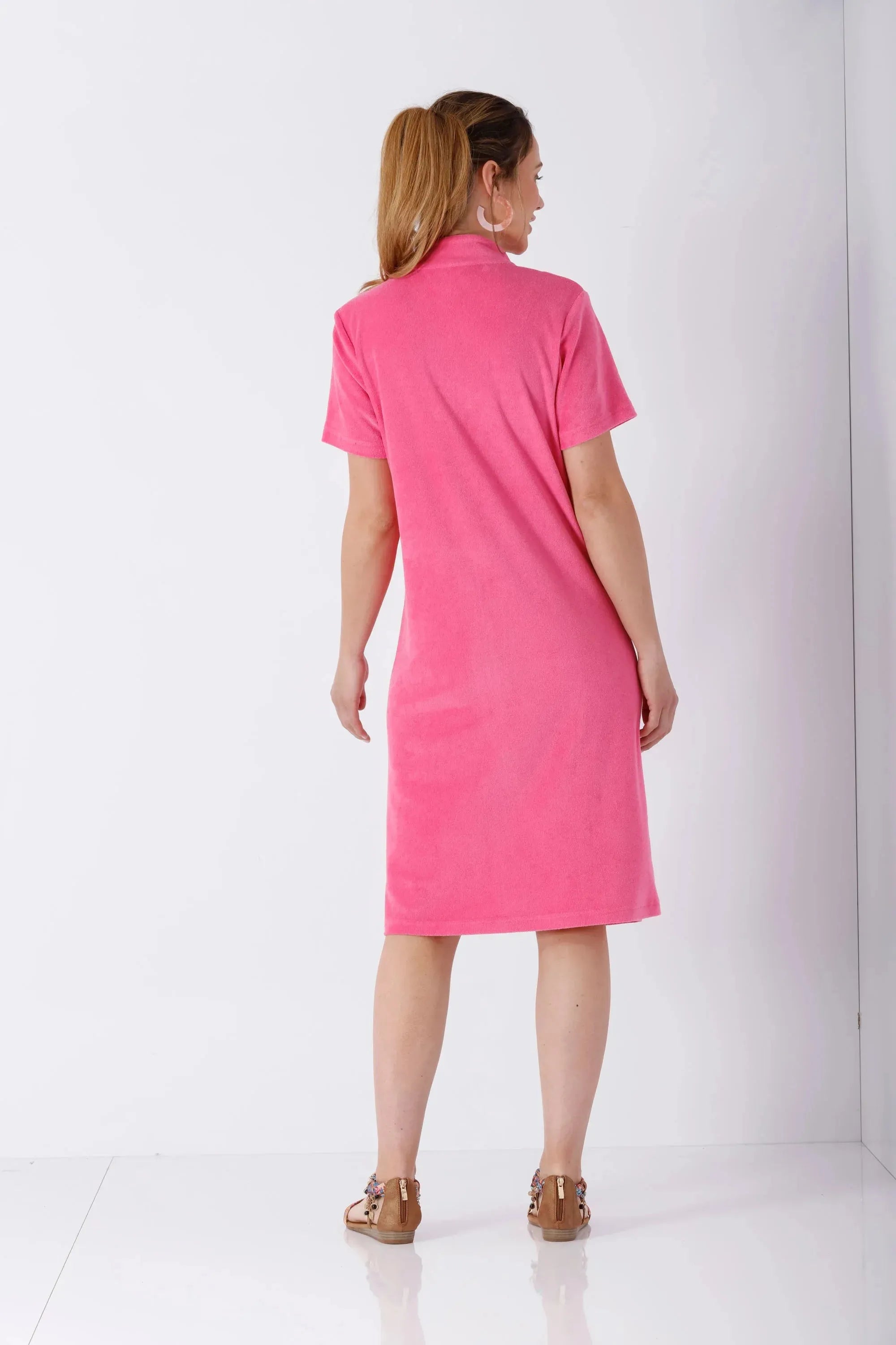 Lebhaftes rosa La vie en rose Frottee-Kleid für Damen, kurzarm mit Kragen