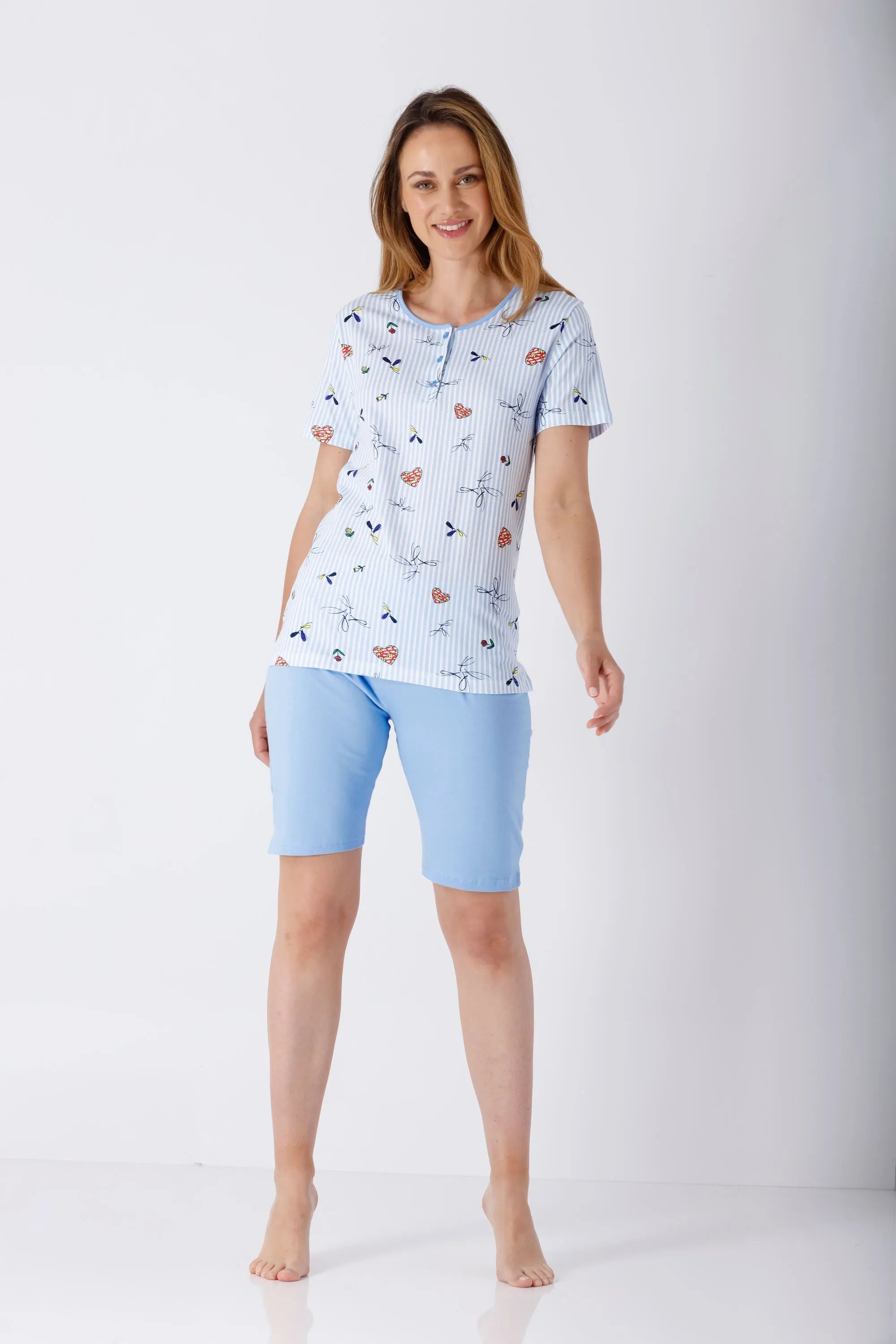 Damen Schlafanzug Shorty Bermuda hellblau gestreift mit Herzen