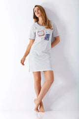 Damen Sleepshirt Premium Cotton: weiß-blau gestreiftes Nachthemd mit bunter Patchwork-Brust