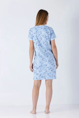 Damen Sleepshirt Premium Cotton: hellblaues Nachthemd mit Blattmuster aus Baumwolle