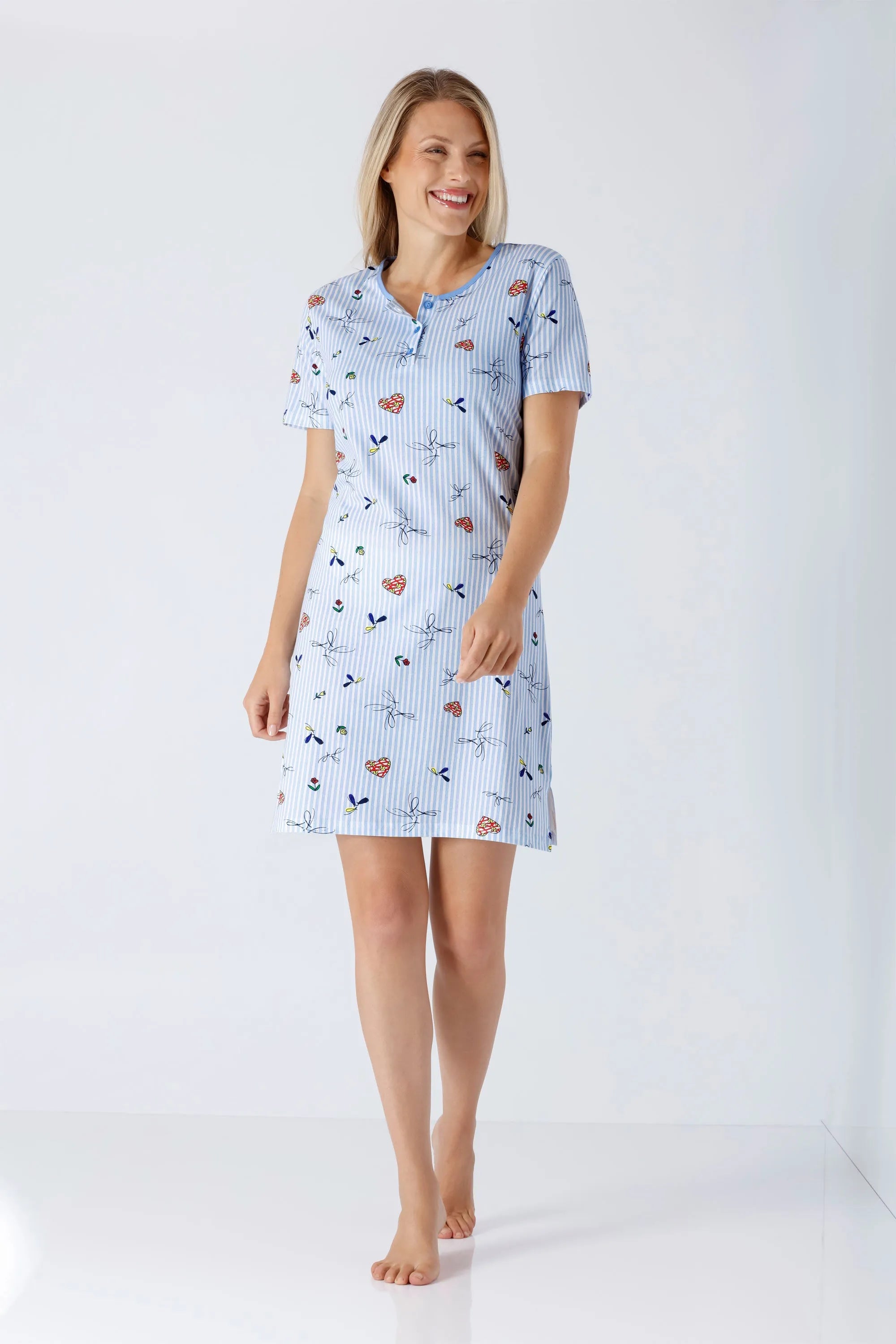 Damen Sleepshirt Premium Cotton: hellblau-weiß gestreiftes Nachthemd mit Blumenmuster