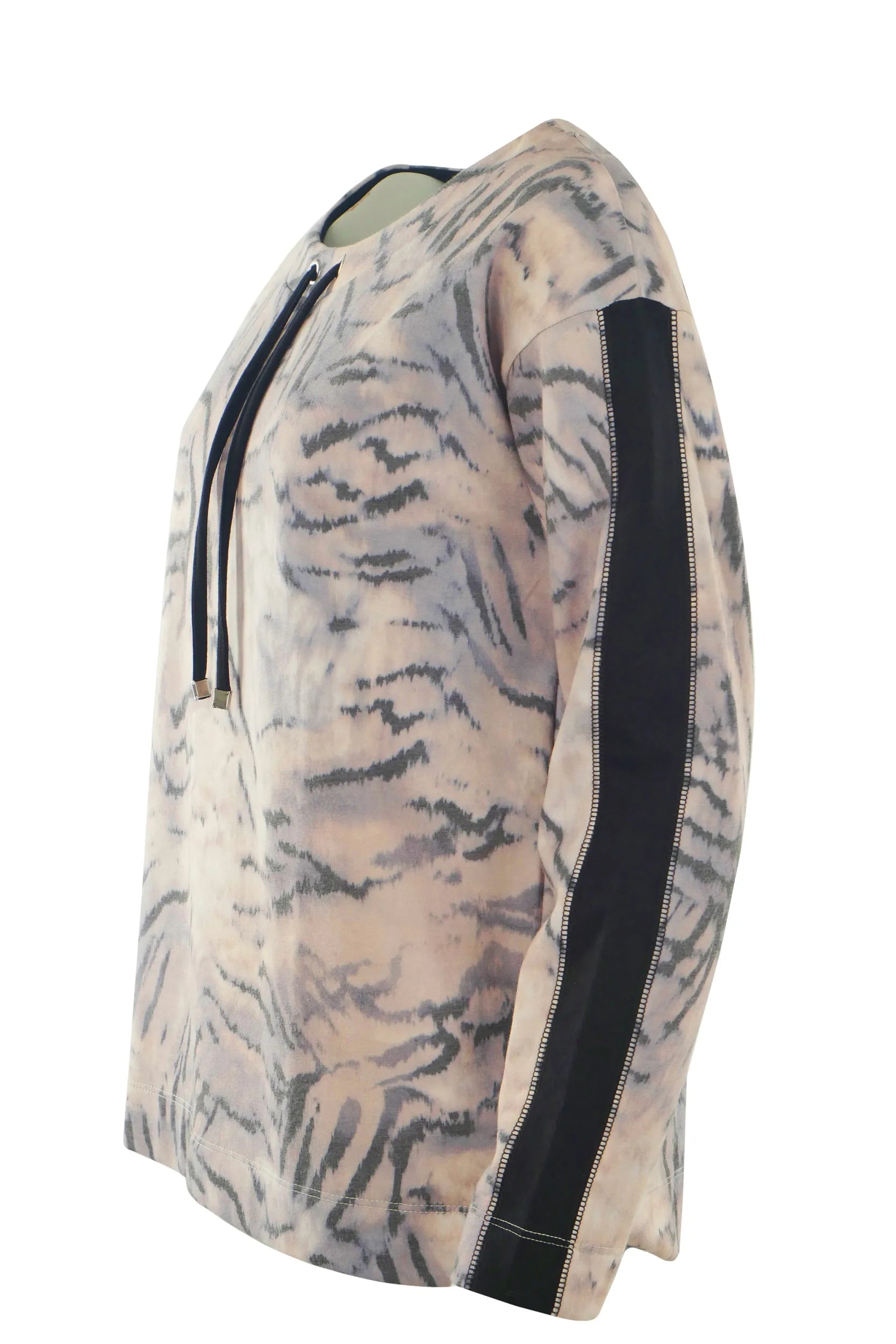 Rucksack mit Tigermotiv und schwarzem Reißverschluss und Riemen.