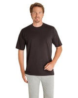 Schwarzes T-Shirt mit Rundhalsausschnitt, kurzen Ärmeln und geripptem Halsausschnitt, aus Baumwolle.