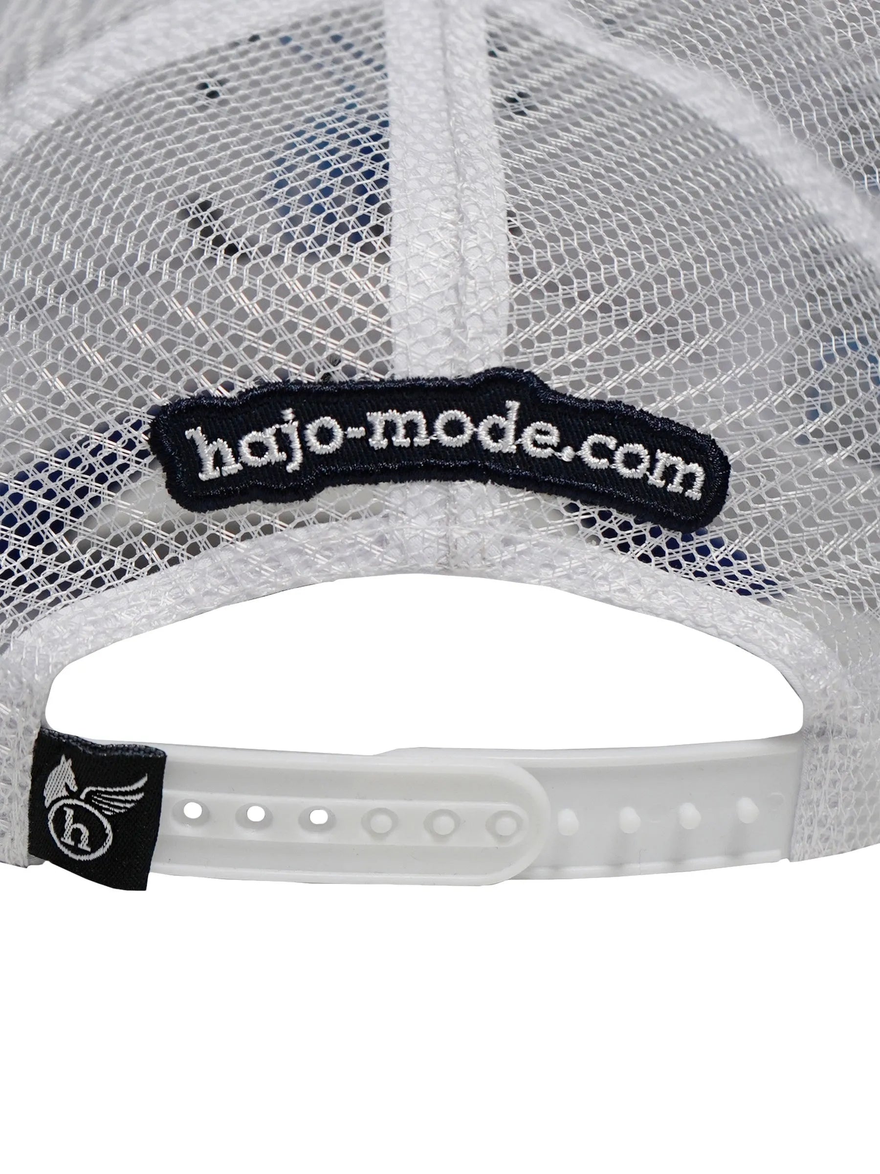 Weiße mesh trucker kappe el polista mit schwarzem besticktem patch hajo-mode.com und wing h logo tag