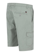 Hinteransicht: Elastische Bermudashort mit Cargotaschen, hellgrün, Reißverschluss-Seitentasche