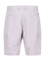 Elastische Bermudashort mit Cargotaschen, hellgrau, Knöpfetaschen hinten