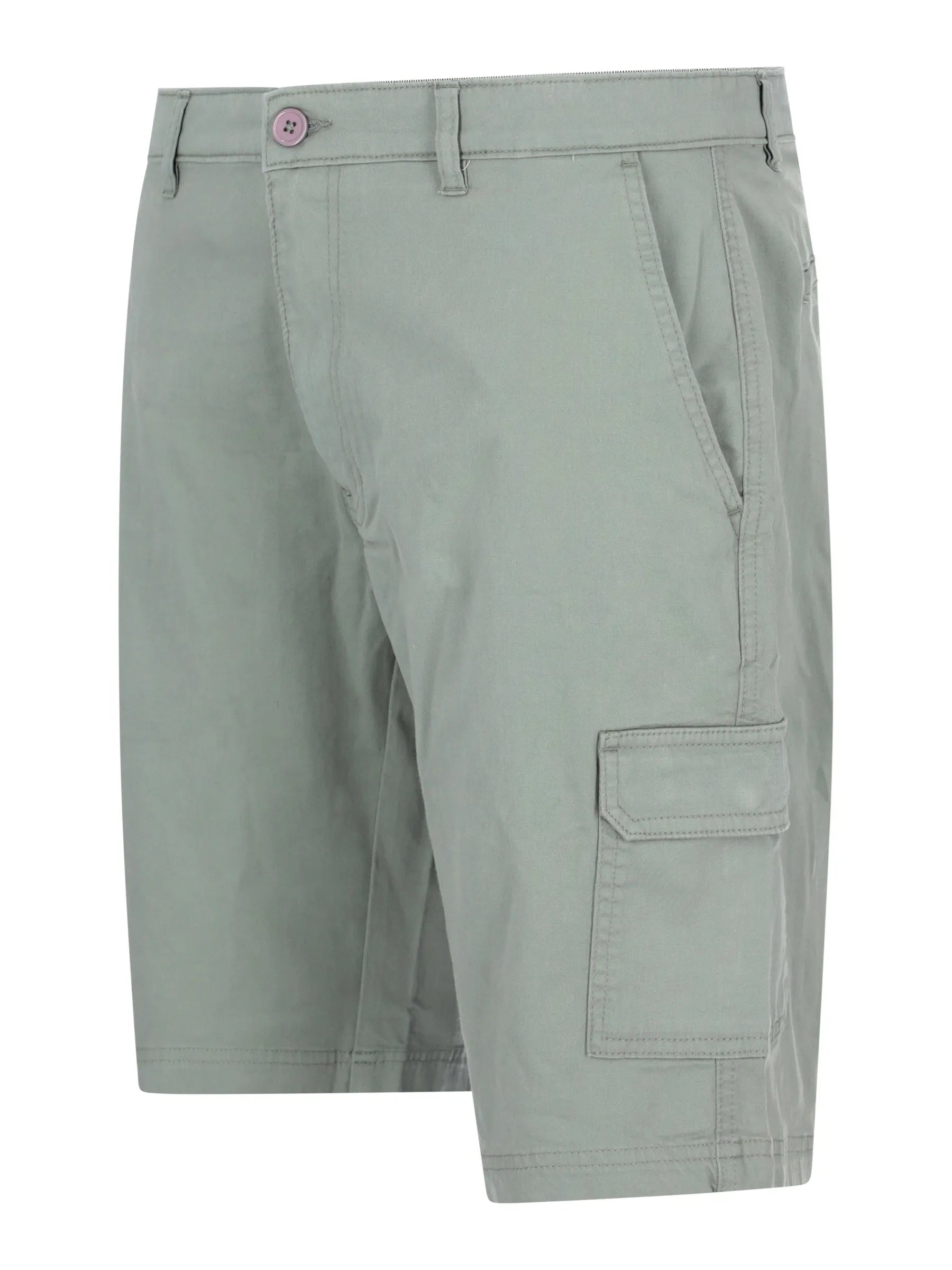 Helle grüne elastische Bermudashort mit Cargotaschen und rosa Knopf
