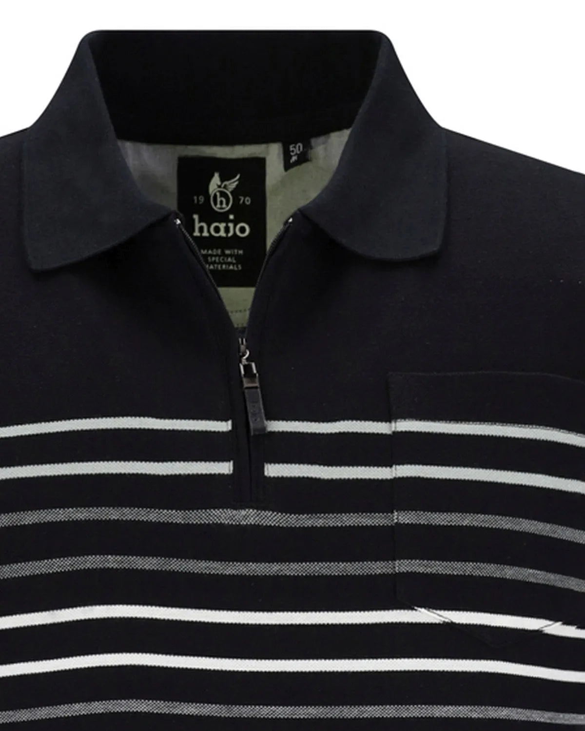 Schwarz-weiß gestreiftes Poloshirt mit halbem Reißverschlusskragen, aus Baumwolle.