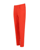 Rote Stretch-Hose mit Taschen und geradem Bein.