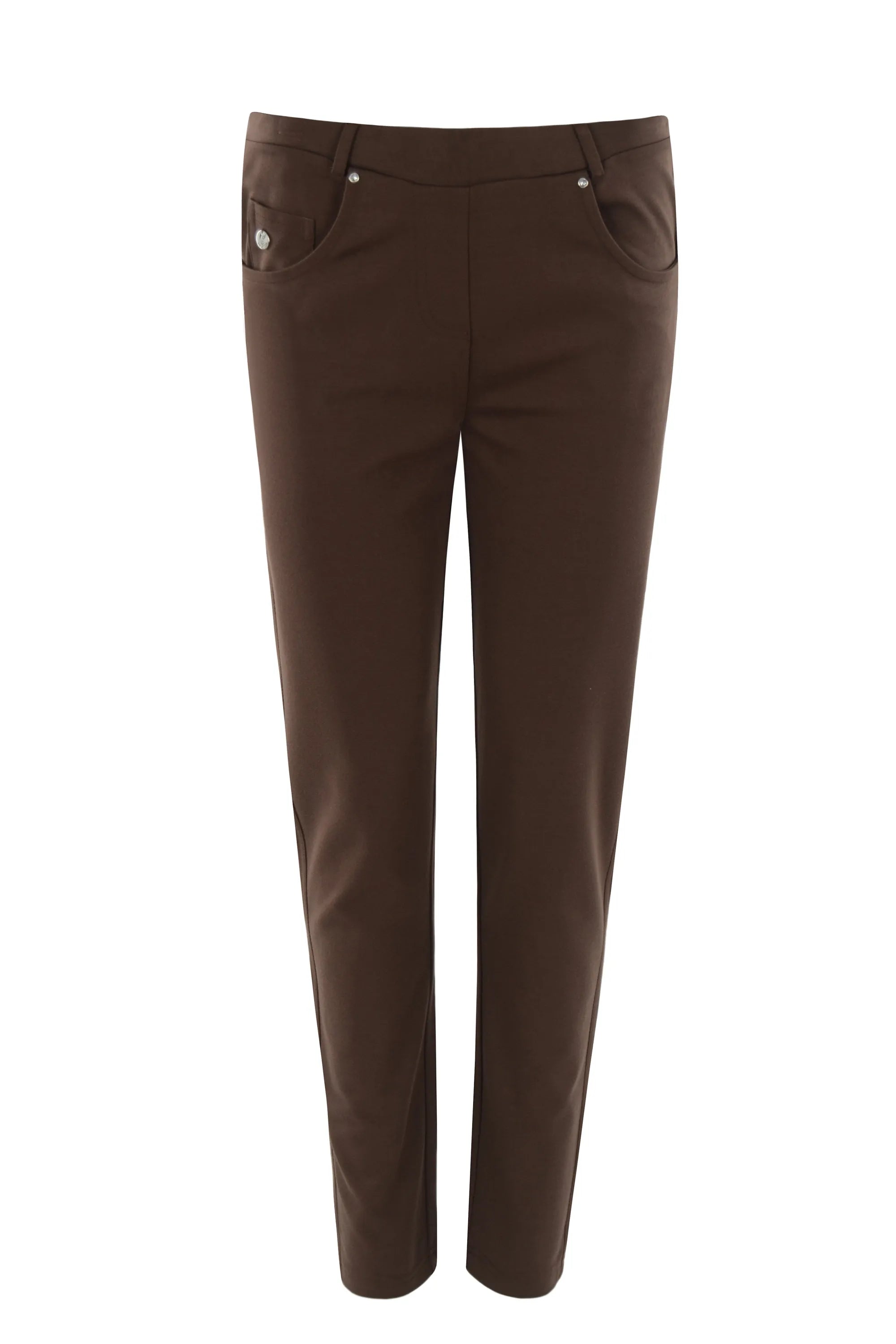 Braune, schmal geschnittene Hose mit Taschen und Knopfverschluss, wahrscheinlich aus Baumwolle oder einem Polyestergemisch.