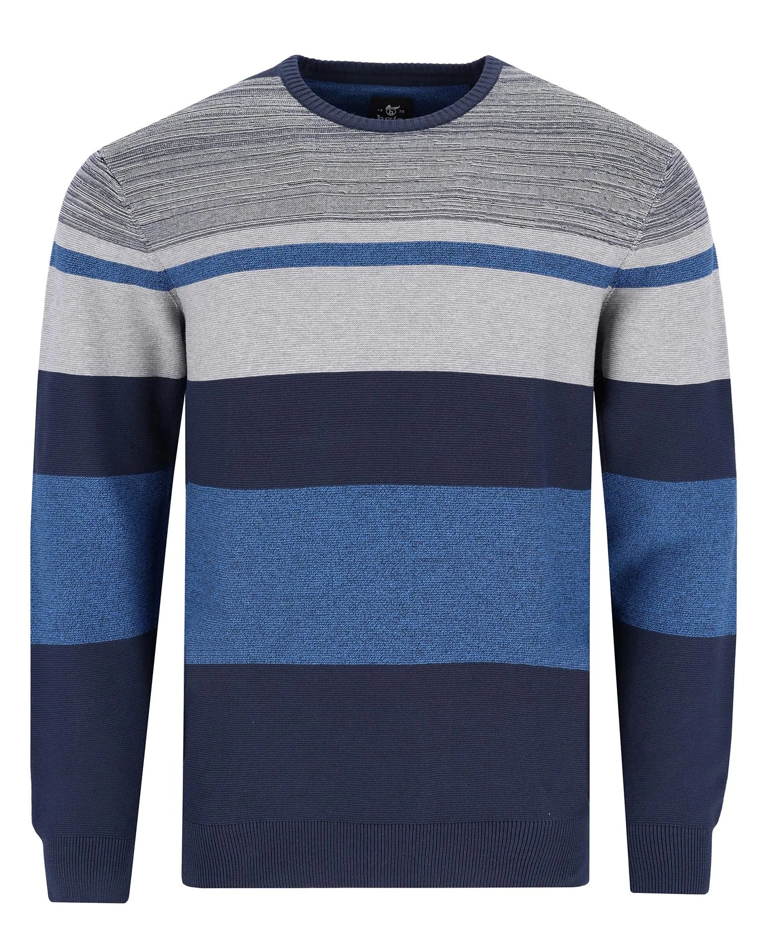 Blau und grau gestreifter Pullover mit Rundhalsausschnitt.