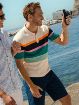 Gestricktes Poloshirt mit platziertem Retrostreifen in Creme mit Streifen