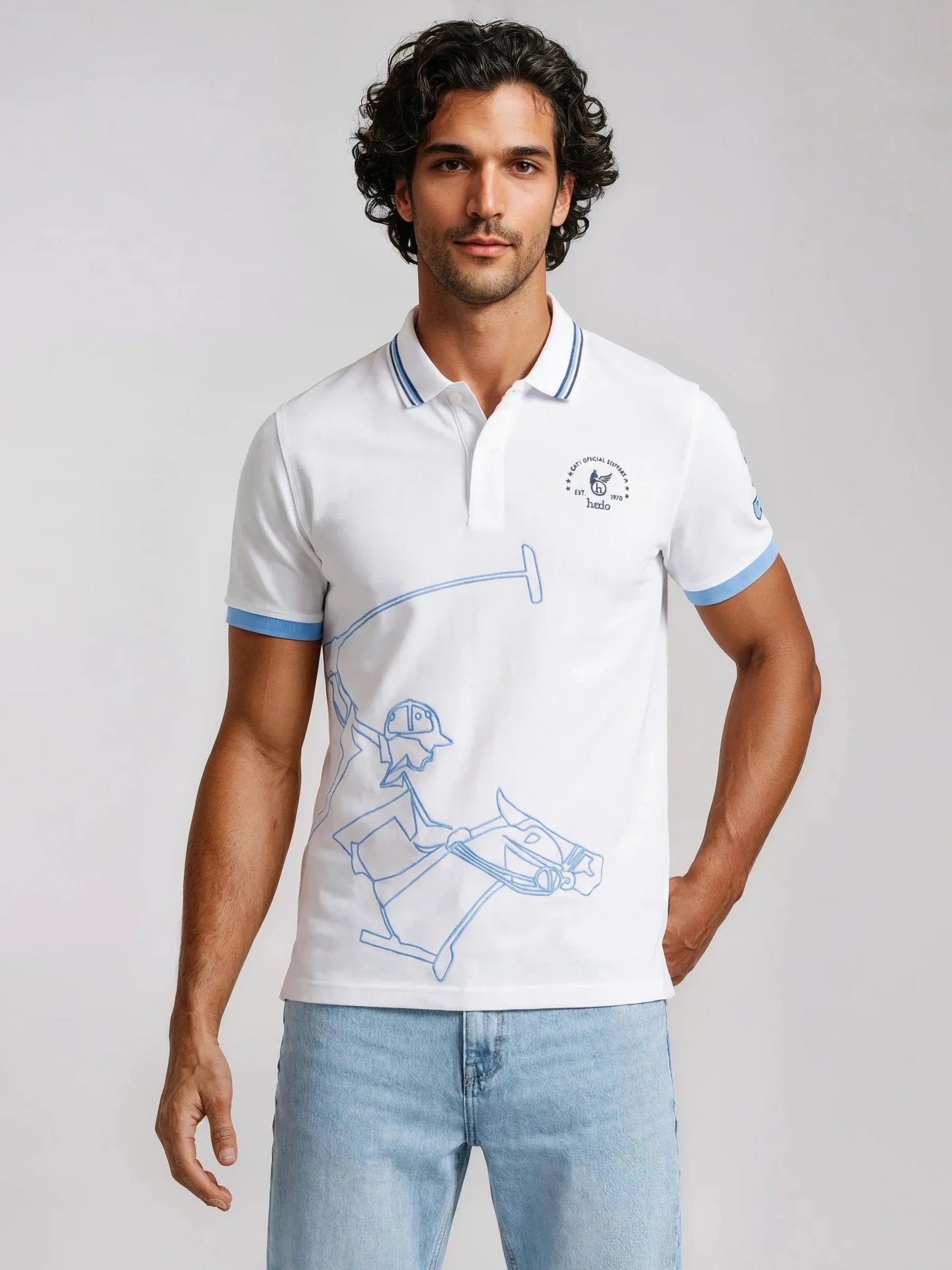 Weißes poloshirt h polopique el polista mit hellblauer besatz und pferdereiter grafik in passendem blauem umriss
