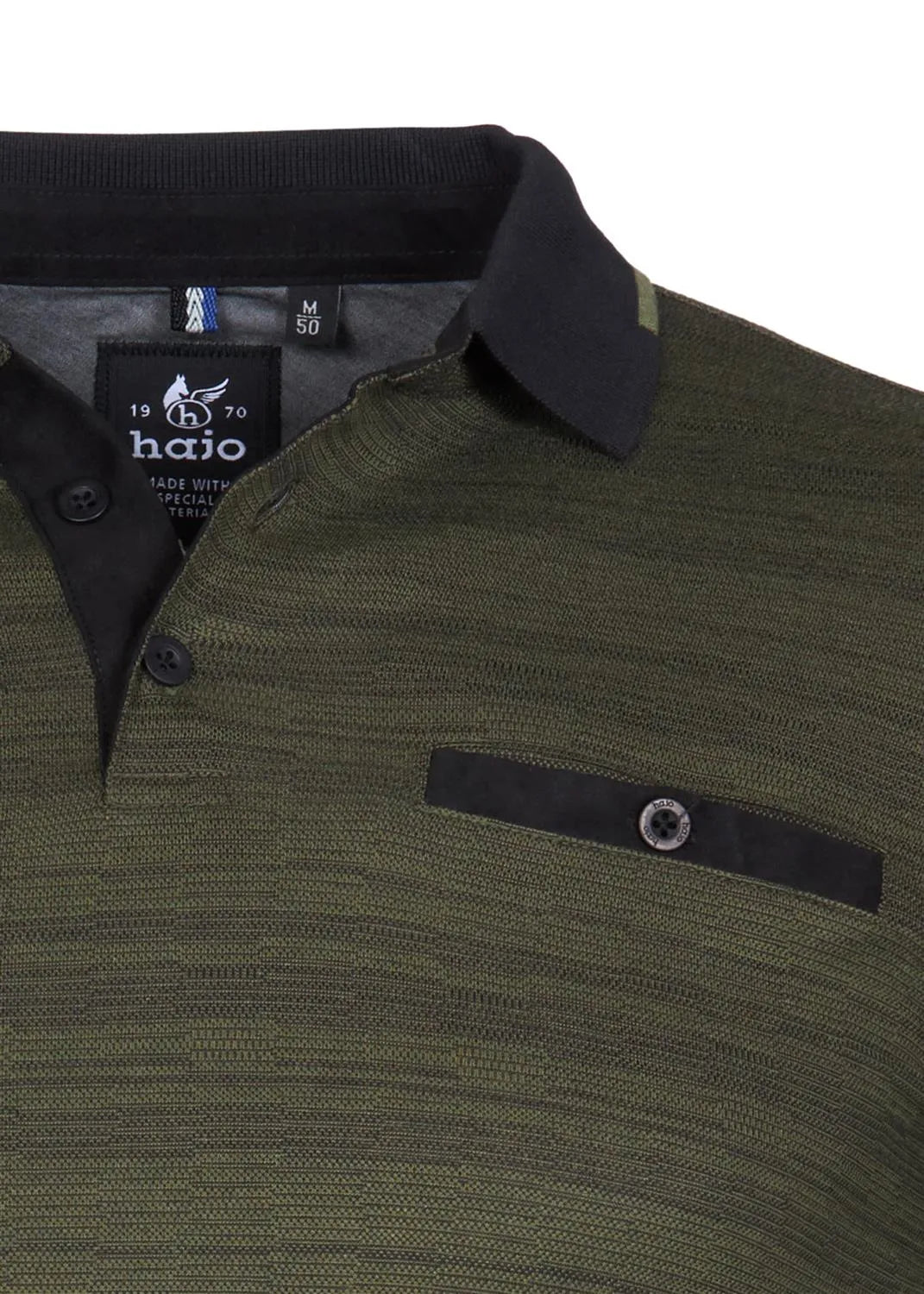 Olivgrünes Halo-Poloshirt mit schwarzen Akzenten und Knopfleiste.