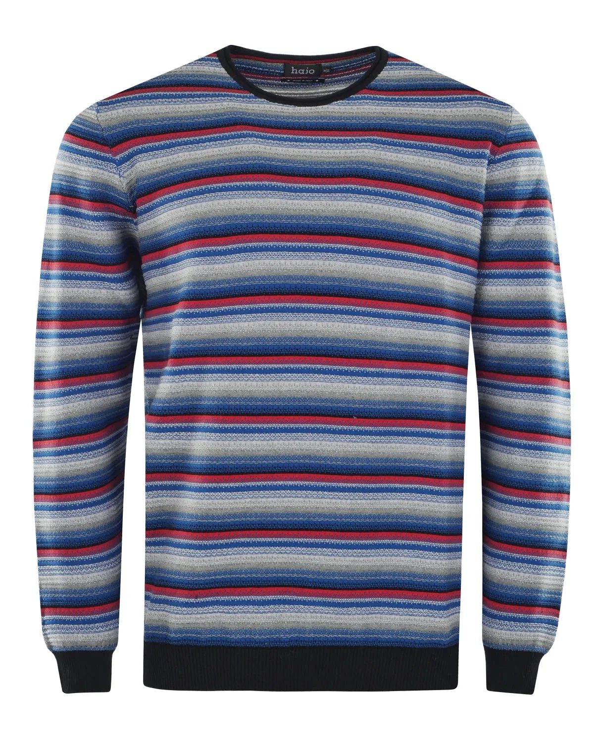 Gestreifter Pullover mit Rundhalsausschnitt und langen Ärmeln, mit blauen, roten, weißen und schwarzen Streifen auf dem Körper und den Bündchen.