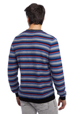 Gestreifter Pullover mit Rundhalsausschnitt in marineblauen und lila Farbtönen.
