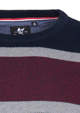 Marineblau, kastanienbraun und grau gestreifter Pullover mit Rundhalsausschnitt.