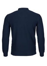 Marineblauer strukturierter Pullover mit hohem Kragen und langen Ärmeln.