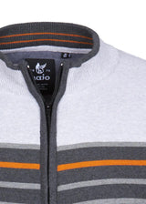 Grau und orange gestreifter Pullover mit Reißverschluss und geripptem Kragen und Manschetten.
