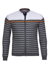 Gestreifter Pullover mit Reißverschluss mit orangefarbenen und grauen Akzenten, wahrscheinlich aus Baumwolle oder Polyestergemisch.