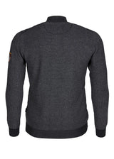 Anthrazitfarbener, strukturierter Pullover mit schwarzem Saum und Logoaufnäher am Ärmel.