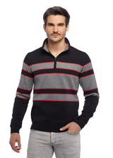 Schwarz-grau gestreifter Viertelreißverschluss-Pullover mit roten Akzenten, aus weicher Baumwolle.