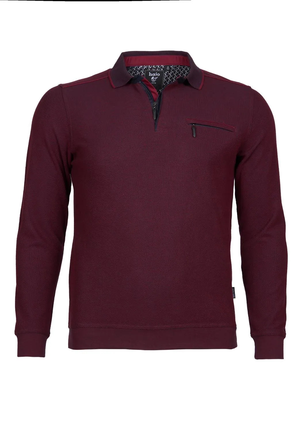 Burgunderfarbenes, langärmeliges Poloshirt mit Tasche und gemustertem Kragen, möglicherweise von Hugo Boss.
