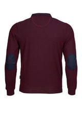 Kastanienbrauner langärmeliger Pullover mit Ellbogenaufnähern und Rippenbündchen, wahrscheinlich aus Baumwolle oder Polyestergemisch.