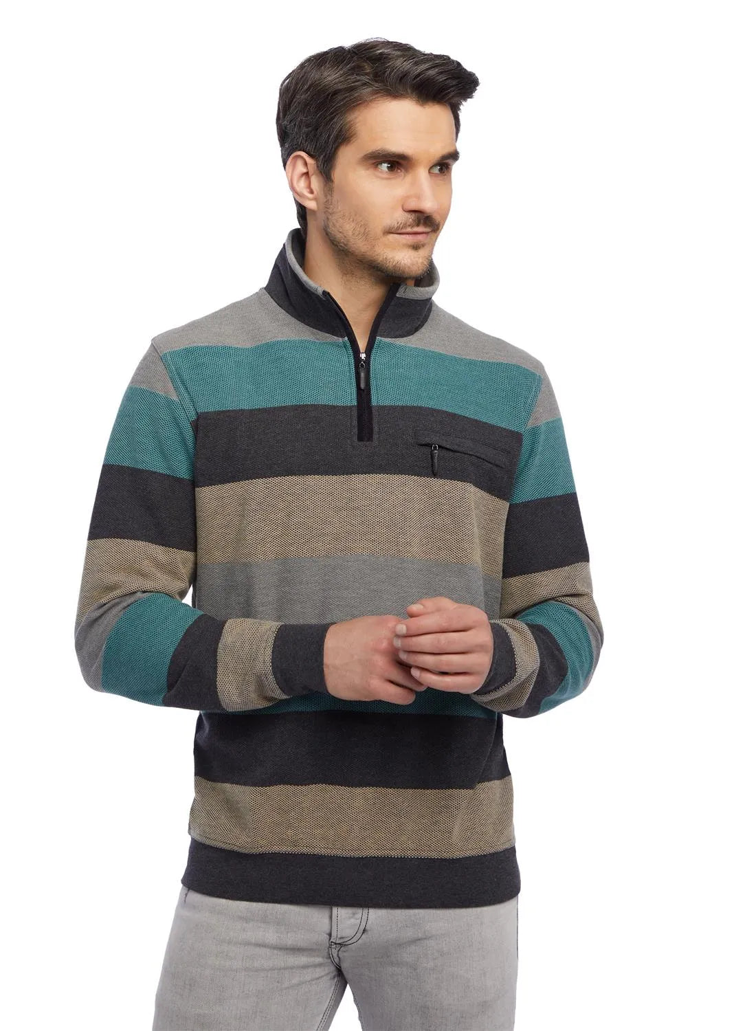 Gestreifter Viertel-Reißverschluss-Pullover mit blaugrünen, grauen und schwarzen Streifen.