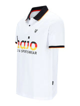 Weißes hajo fanshirt poloshirt mit schwarzem kragen und gelben streifen sowie deutschem flaggenlogo auf der brust