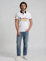 Weißes hajo fanshirt stay fresh® polo mit schwarzem kragen und ärmelbündchen und buntem haio logo vorne