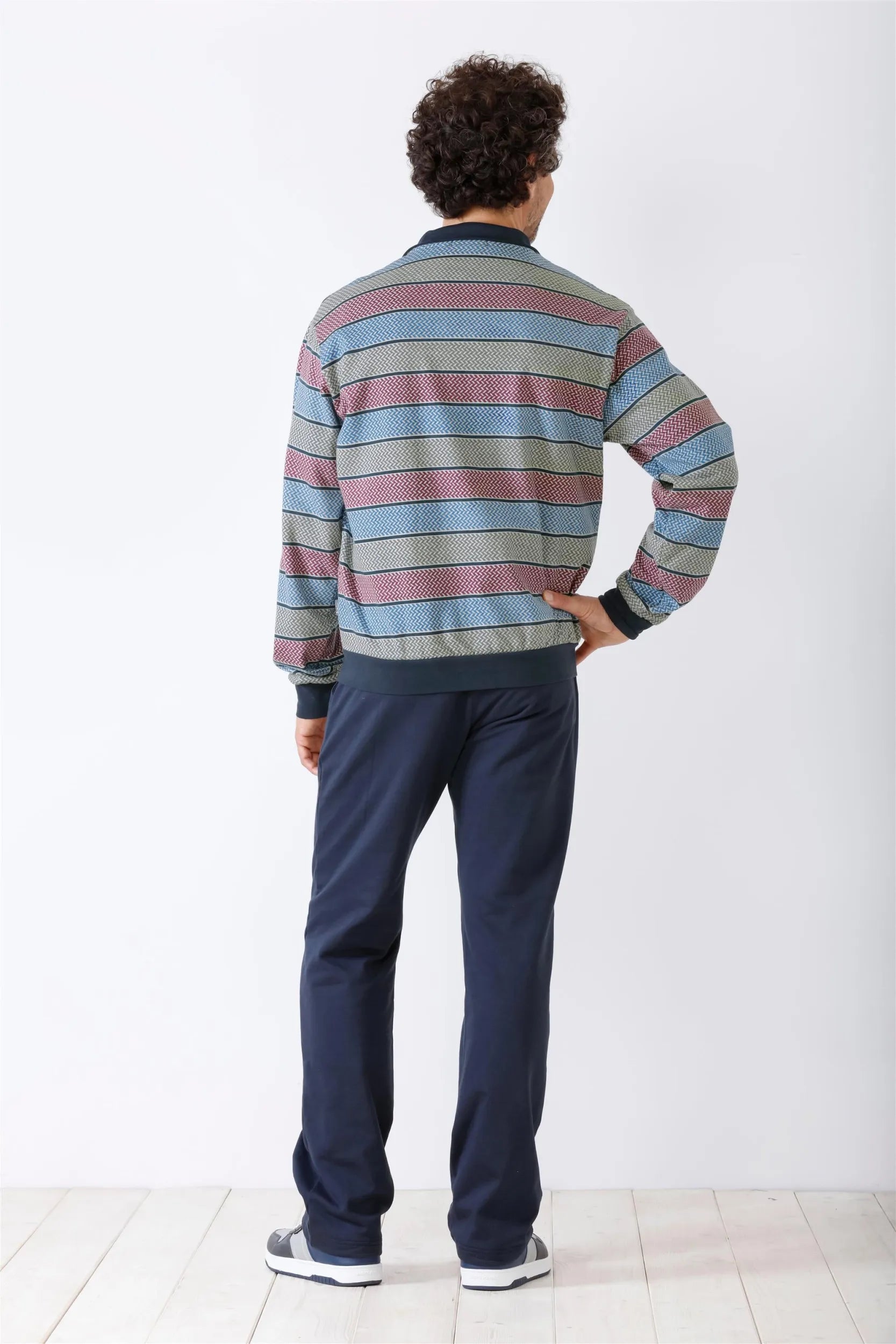 Gestreiftes langärmeliges Poloshirt für Männer.