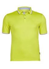 Hellgrünes Poloshirt mit weißem und blauem Besatz, Kragen, kurzen Ärmeln und klassischem Design.
