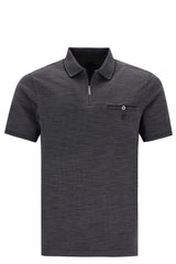 Anthrazitfarbenes Poloshirt mit einer Tasche und Reißverschlussdetail.