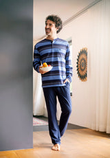 Blau-schwarz gestreiftes Langarm-Pyjamahemd für Herren und einfarbig blaue Pyjamahose.