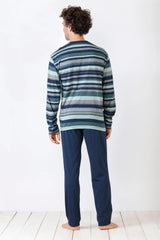 Gestreiftes Langarm-Pyjama-Set für Männer mit marineblauer Hose.