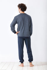 Gestreiftes Pyjama-Set für Herren mit langen Ärmeln und einfarbiger dunkelblauer Hose