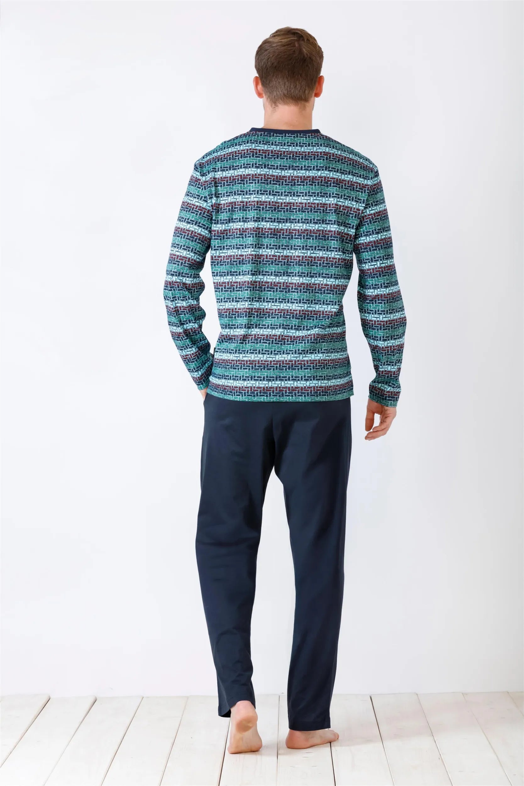 Gestreiftes langärmeliges Pyjama-Set für Männer in Petrol und Marineblau.
