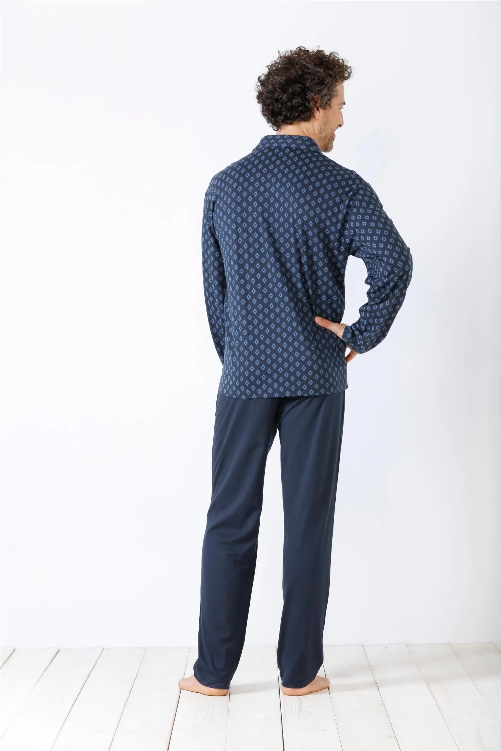 Marineblaues gemustertes Langarm-Pyjama-Set für Herren.