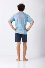 Herren Schlafanzug Shorty Premium Cotton: Blau-weiße gestreifte Kurzarm-Oberseite