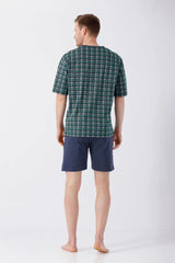 Herren Schlafanzug Shorty Premium Cotton: grün-weißer Karo-Shorty-Top mit marineblauen Shorts