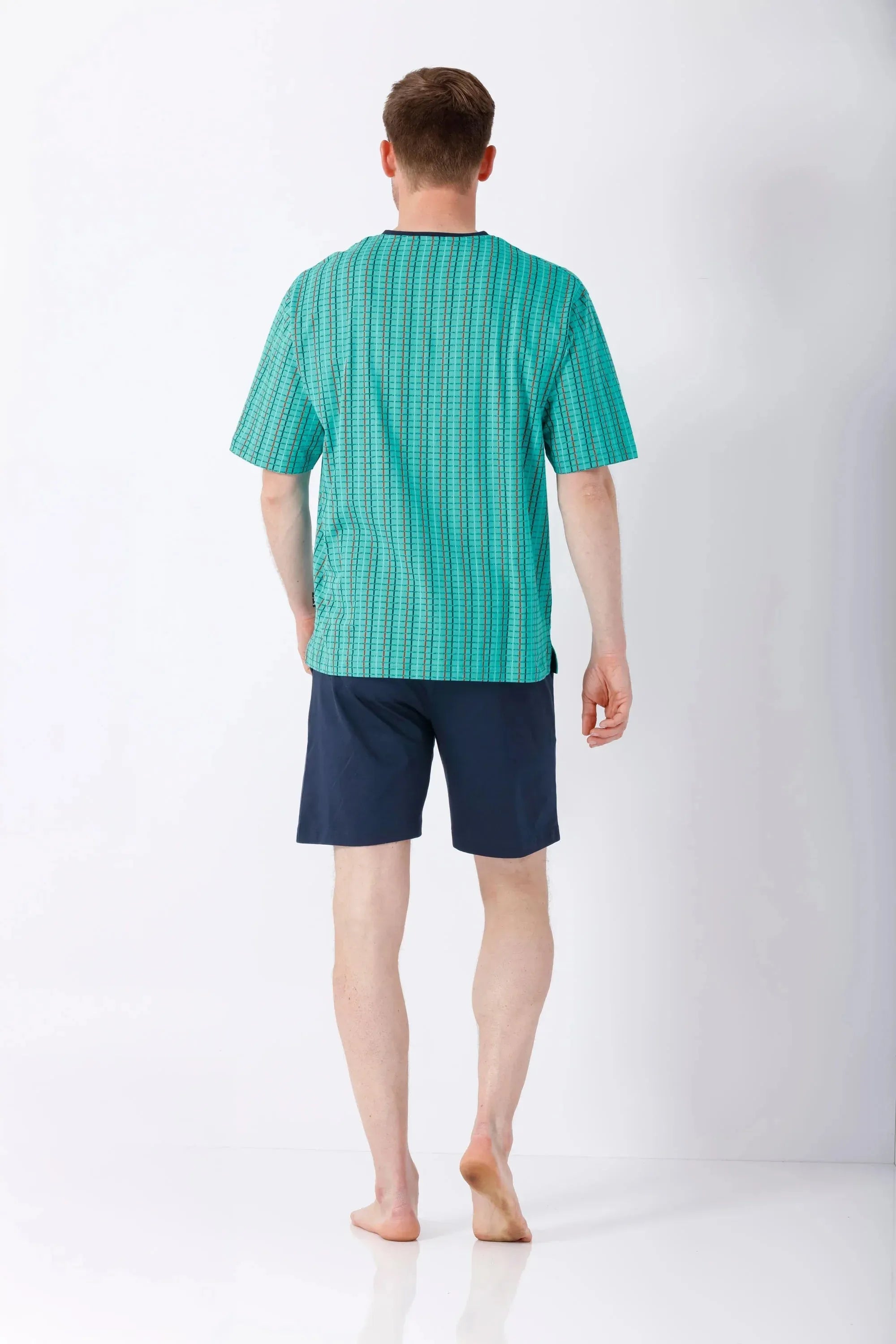 Herren Schlafanzug Shorty Premium Cotton: Mann in teal Top und navy Shorts