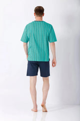 Herren Schlafanzug Shorty Premium Cotton: Mann in teal Top und navy Shorts