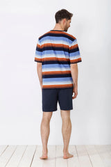Gestreiftes Kurzarm-T-Shirt und marineblaue Shorts für Herren.