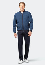 Marineblaue Bomberjacke mit Reißverschluss und Rippbündchen an Ärmeln und Saum, aus weicher Baumwollmischung.