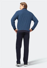 Marineblauer Kapuzenpullover mit Reißverschluss und Rippbündchen an Ärmeln und Saum, aus Fleece.